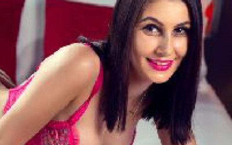 Alessia, prima volta in città, provocante e sexy porcellina…