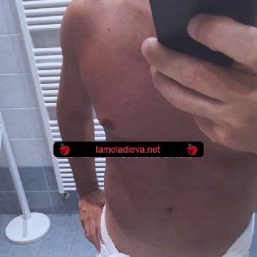 CERCO AMICIZIA CON STUDENTESSA