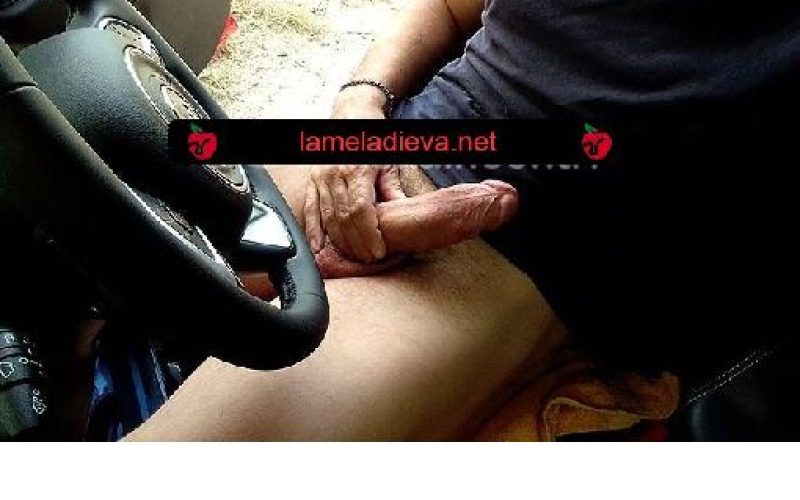 Singolo 40 enne oggi in auto aspettando una ragazza o moglie che si avvicina alla mia auto mentre mi sego