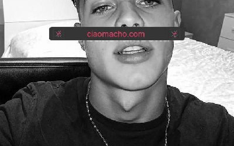 Giovane ragazzo voglioso in videochiamata ❤️