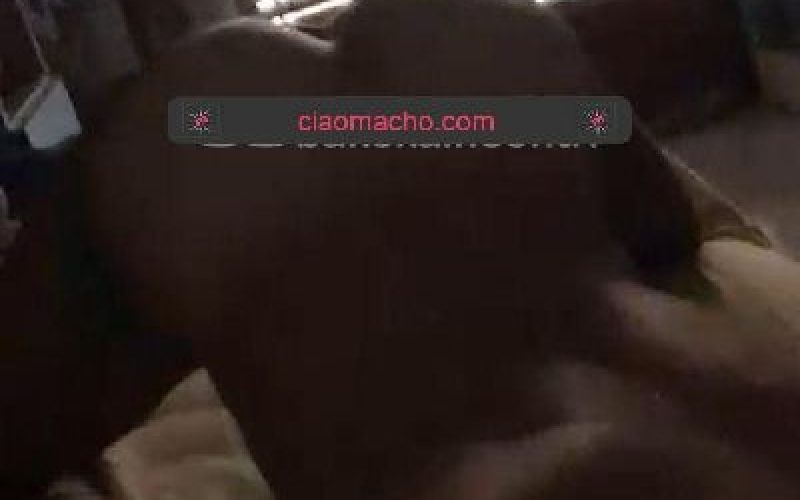 Sexy con bel culo  cerca bei tipi arabi molto dotati soprattutto marocchini con grosso cazzone .